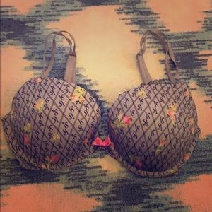 34D Victoria Secret bra
